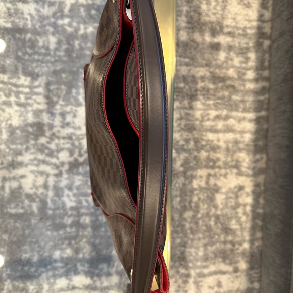 NEW LOUIS VUITTON CAISSA HOBO Cherry Interior & Trim. - Picture 9 of 11